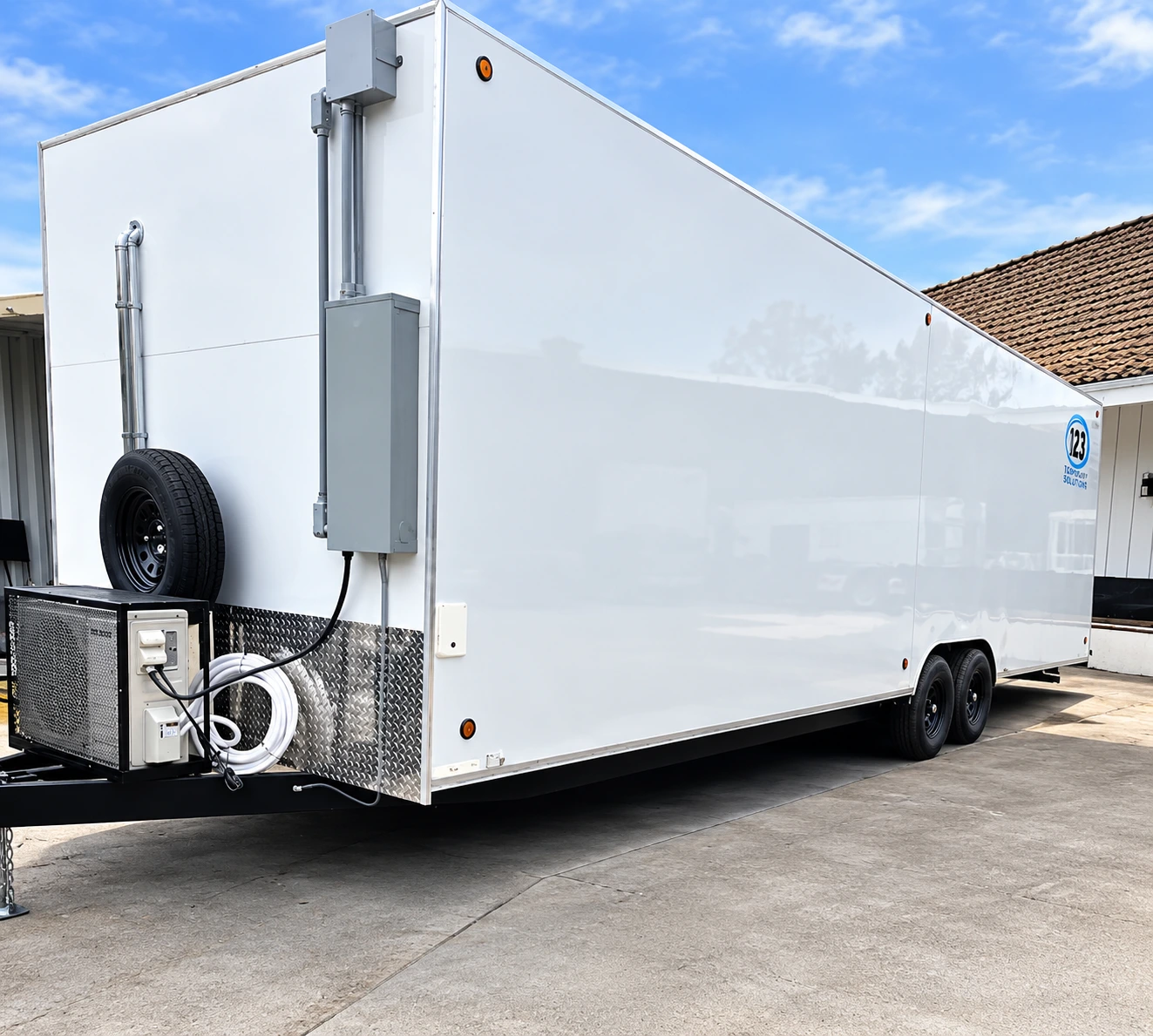 30ft Conveyor Dishwashing Trailer - dishwashing trailer for rent